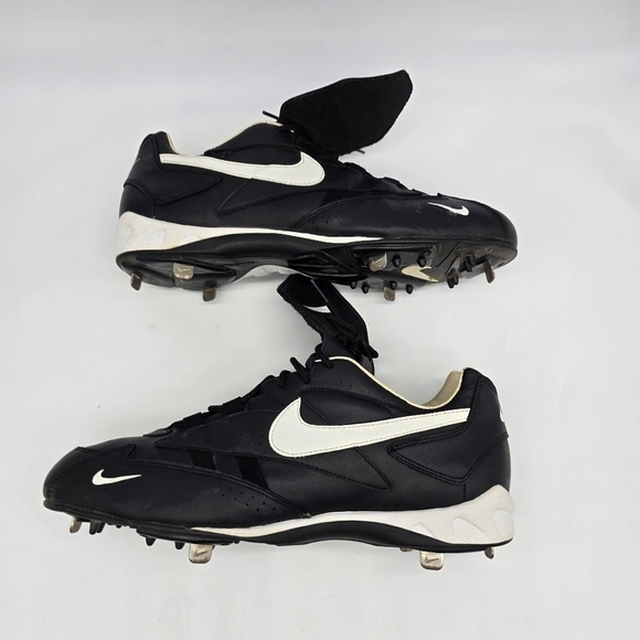 Athletic_Shoes